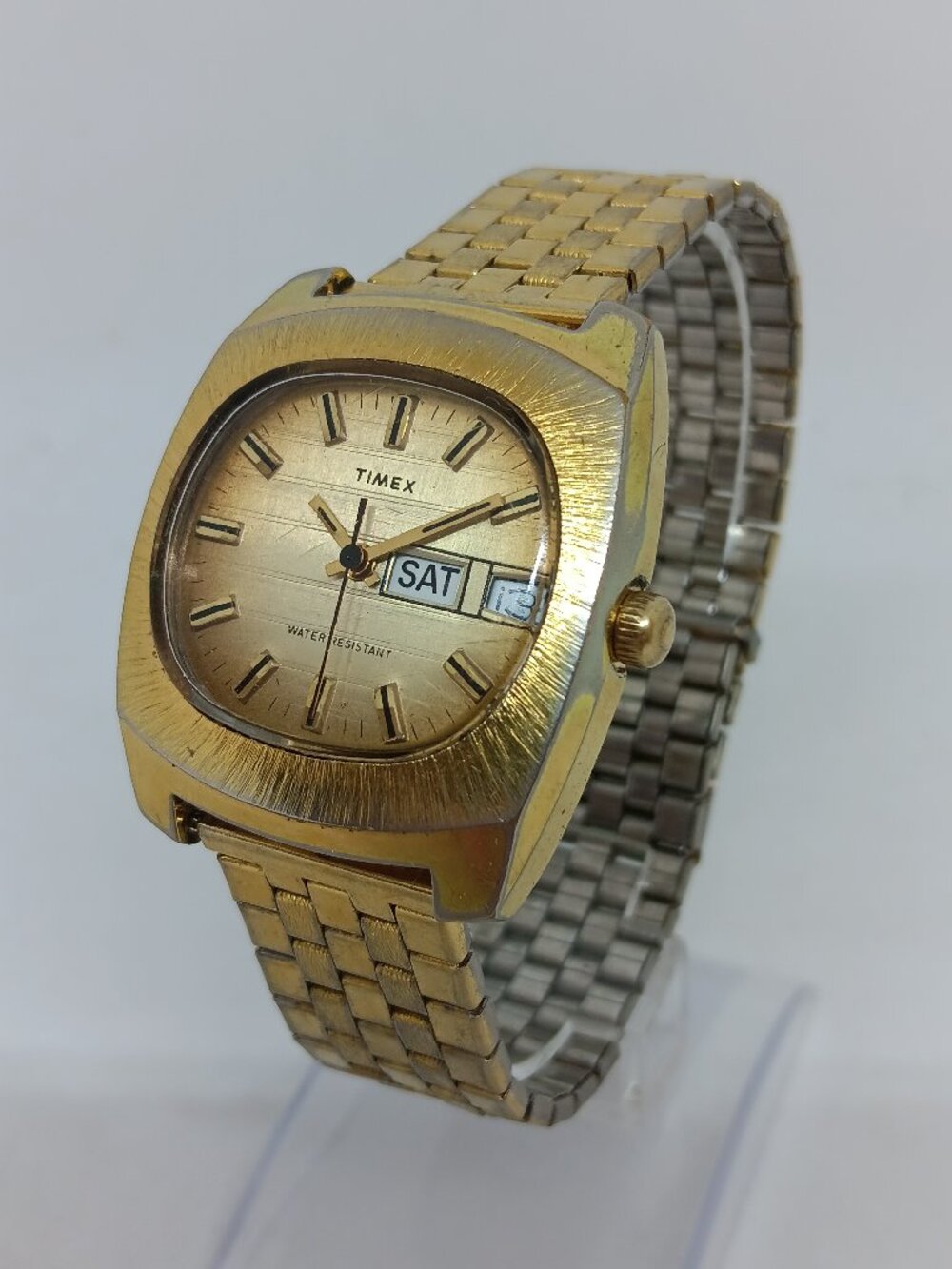 VINTAGE 1975 Timex Mercury M27 Men’s 35mm Manual Wind Gold Tone Day / Date Watch